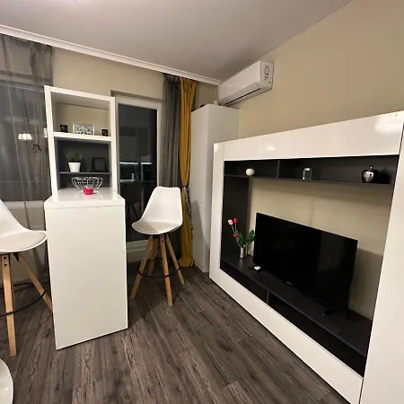 Uni Time By Lmg Apartment *